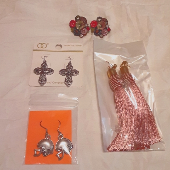 *NWT*Multi Fashion Earrings Lot - Picture 1 of 3
